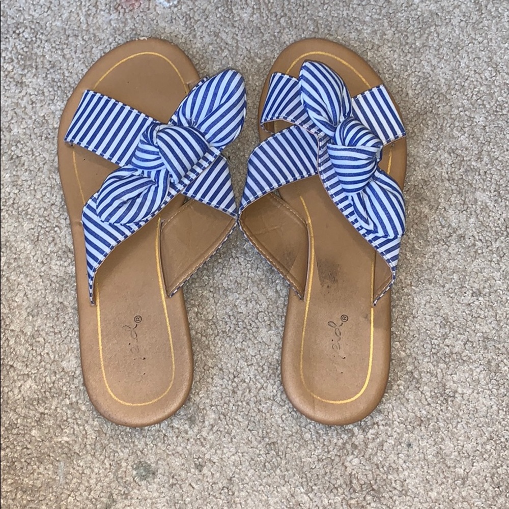 bow sandals